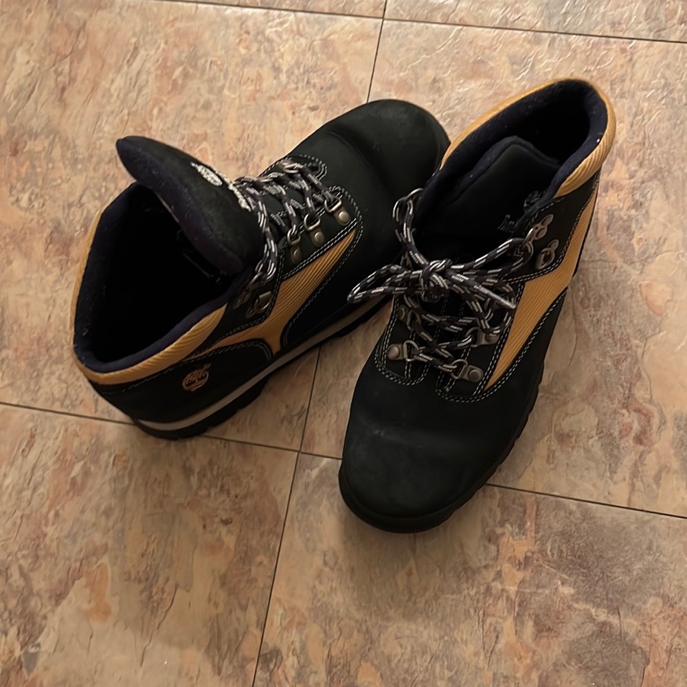 Boys size 6 Timberland